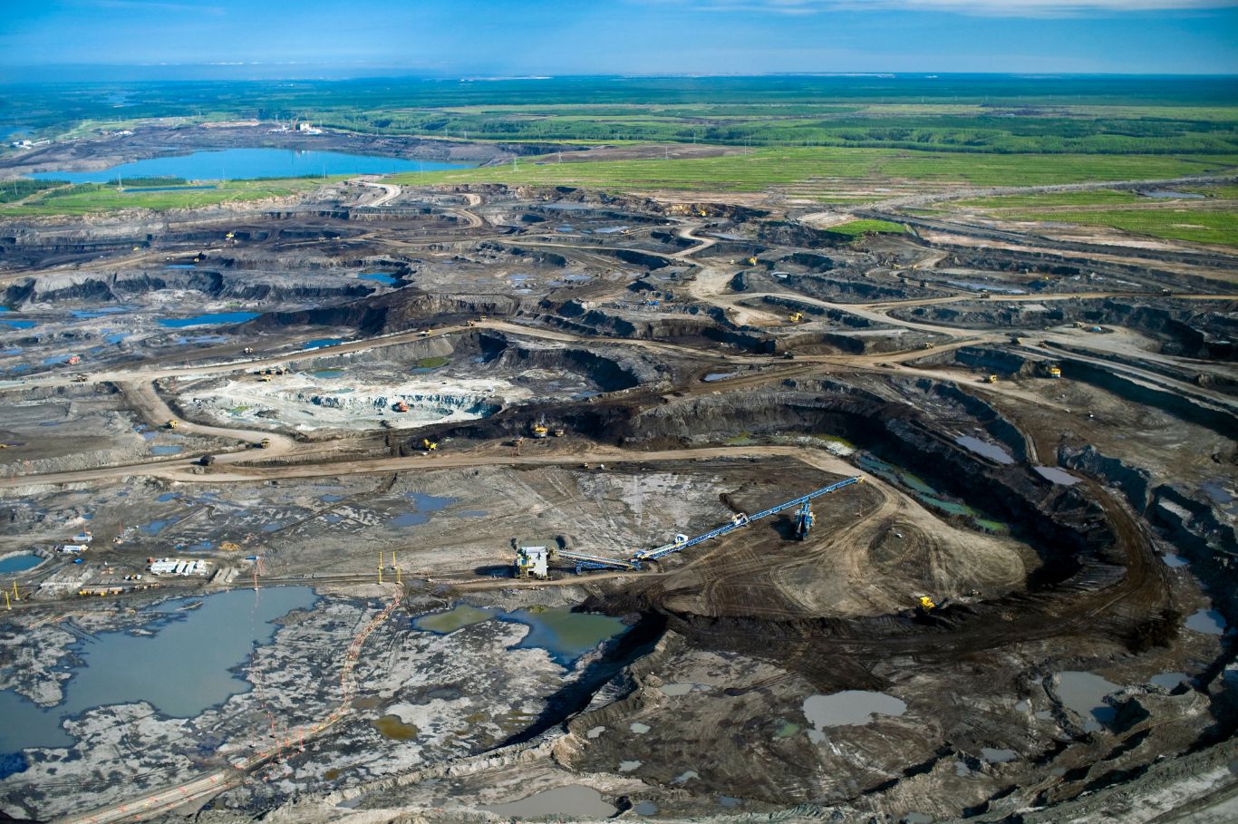 Menambang Harapan: Menuju Wajah Baru Pertambangan Yang Profesional, Andal, dan Kolaboratif